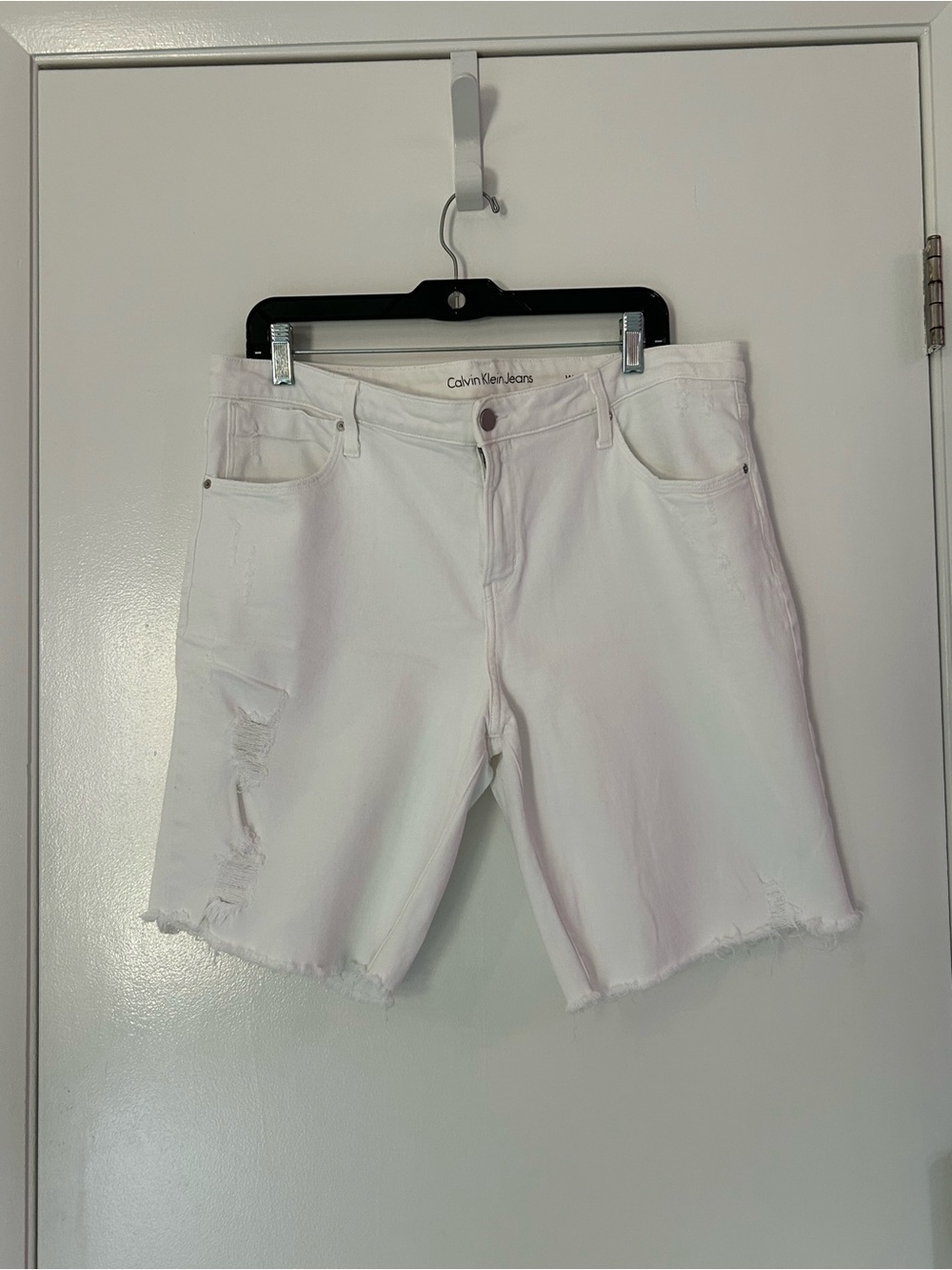 Calvin Klein White Denim Cutoff Jean Shorts Boyfriend Cut Size 33 EUC